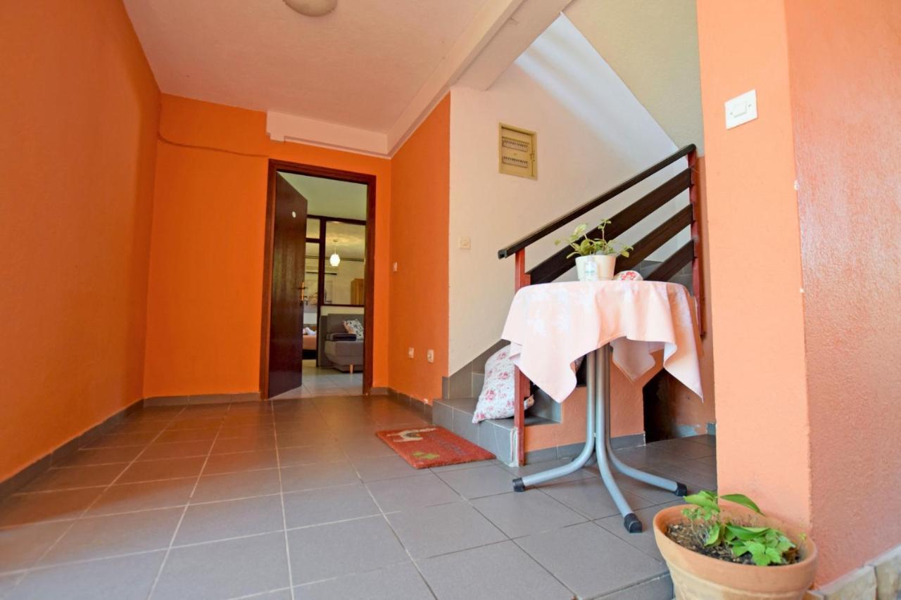 Apartments Adriana Starigrad Paklenica Bilik gambar