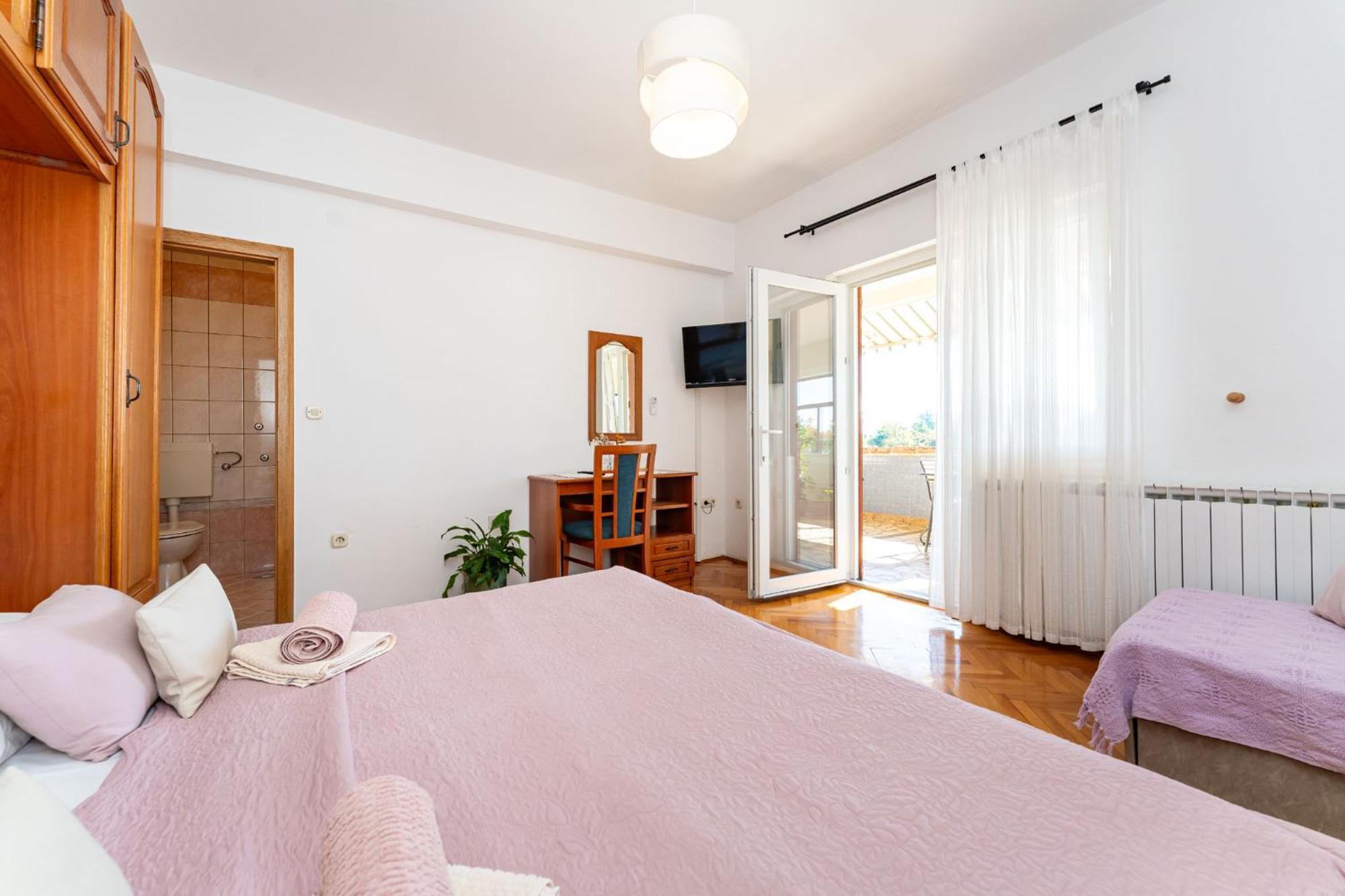 Apartments Adriana Starigrad Paklenica Bilik gambar