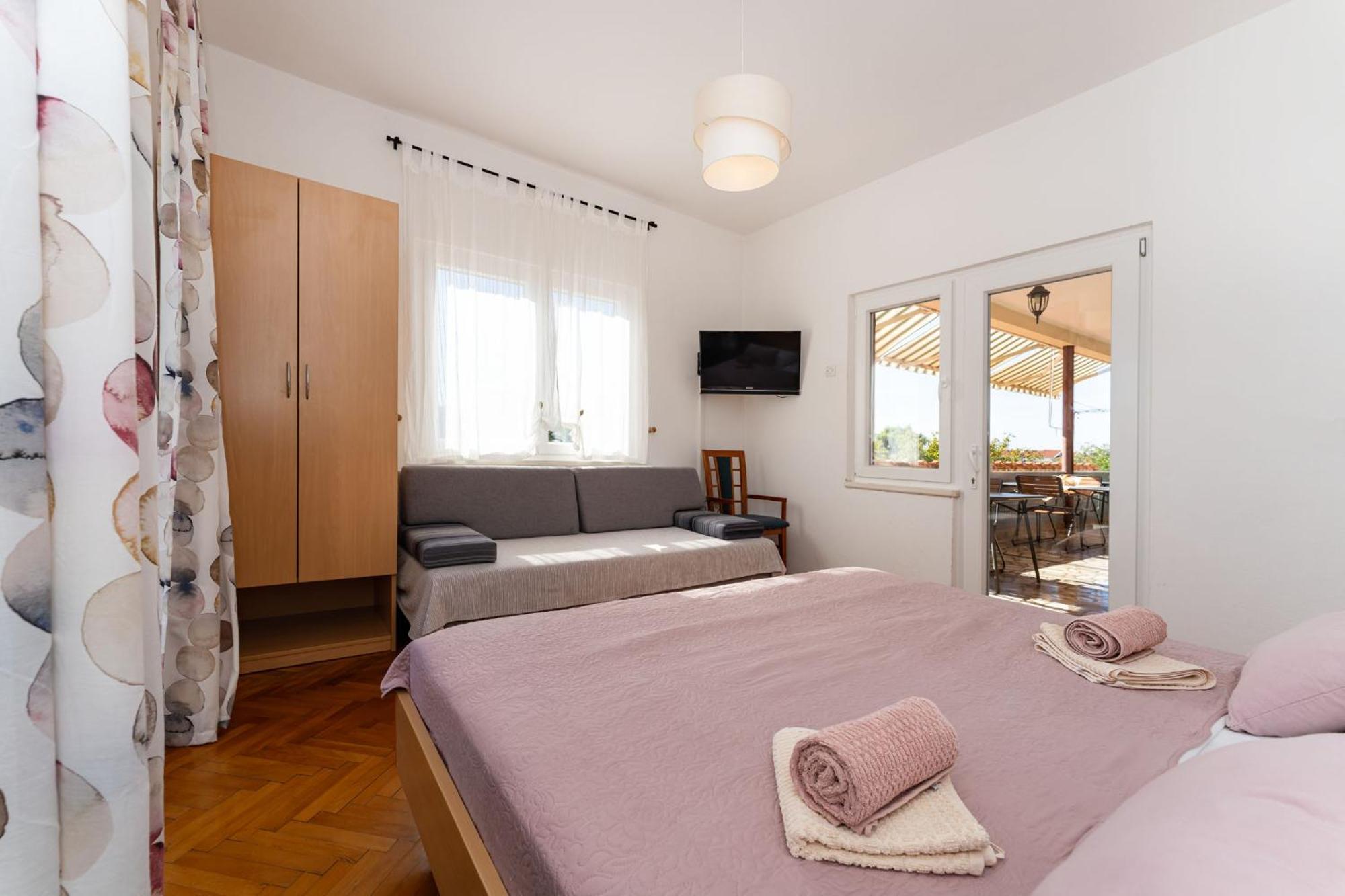 Apartments Adriana Starigrad Paklenica Bilik gambar
