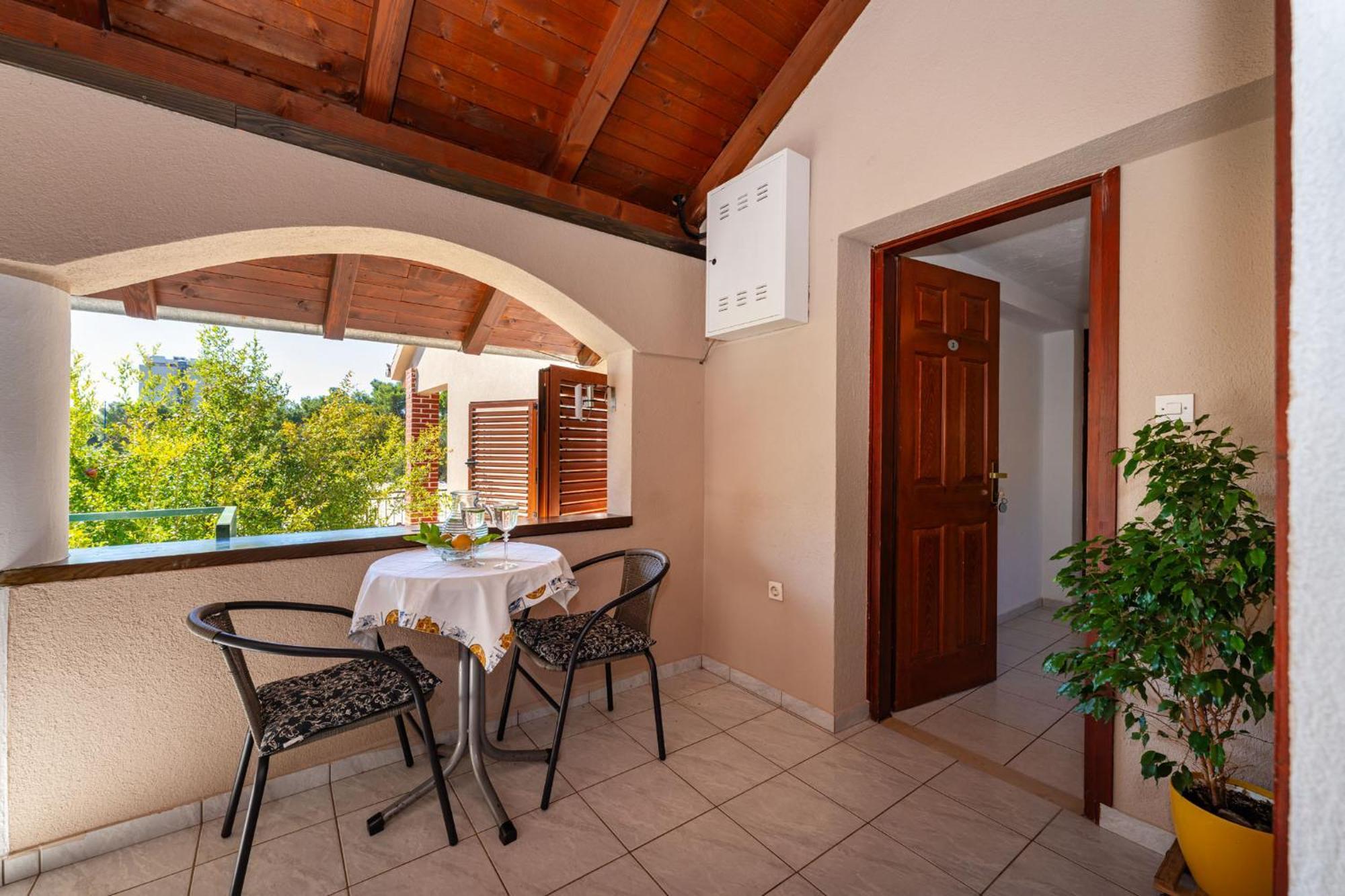 Apartments Adriana Starigrad Paklenica Bilik gambar
