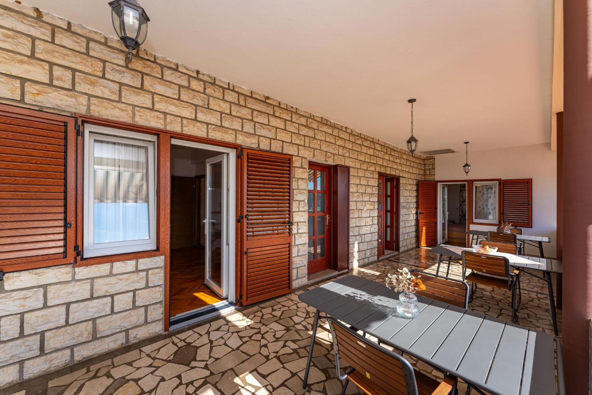 Apartments Adriana Starigrad Paklenica Bilik gambar