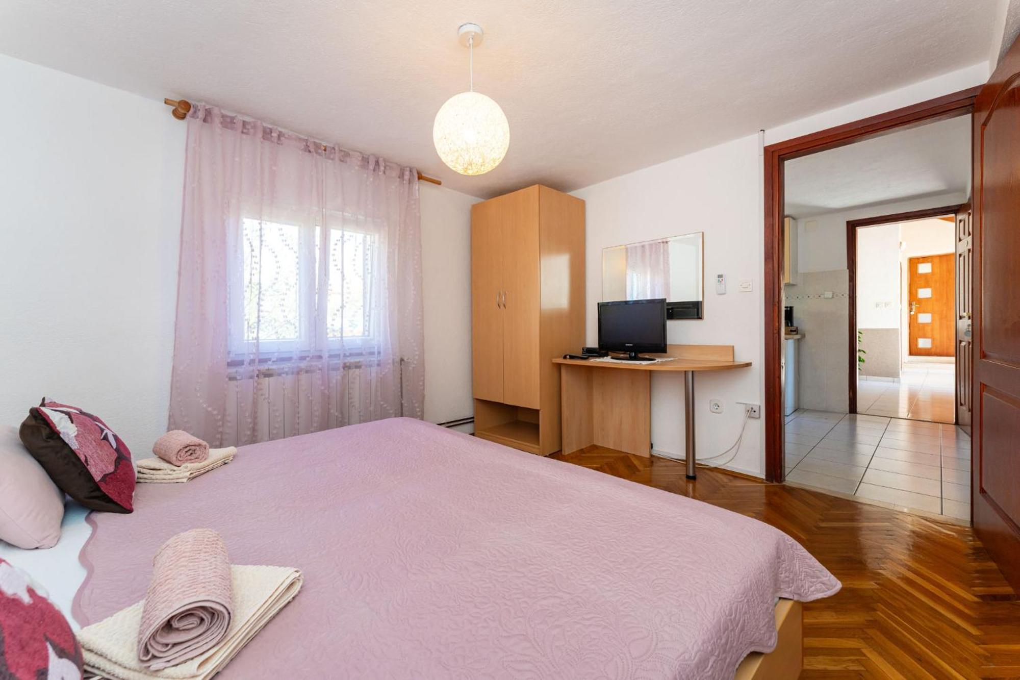 Apartments Adriana Starigrad Paklenica Bilik gambar