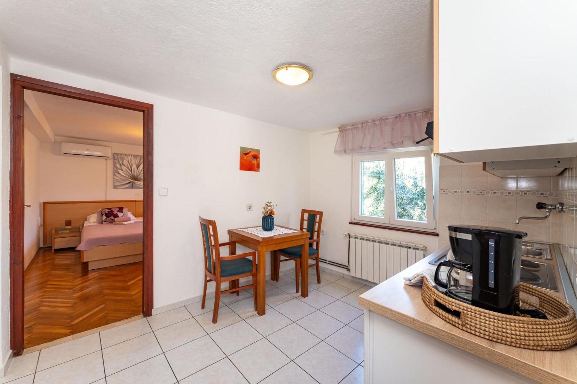 Apartments Adriana Starigrad Paklenica Bilik gambar