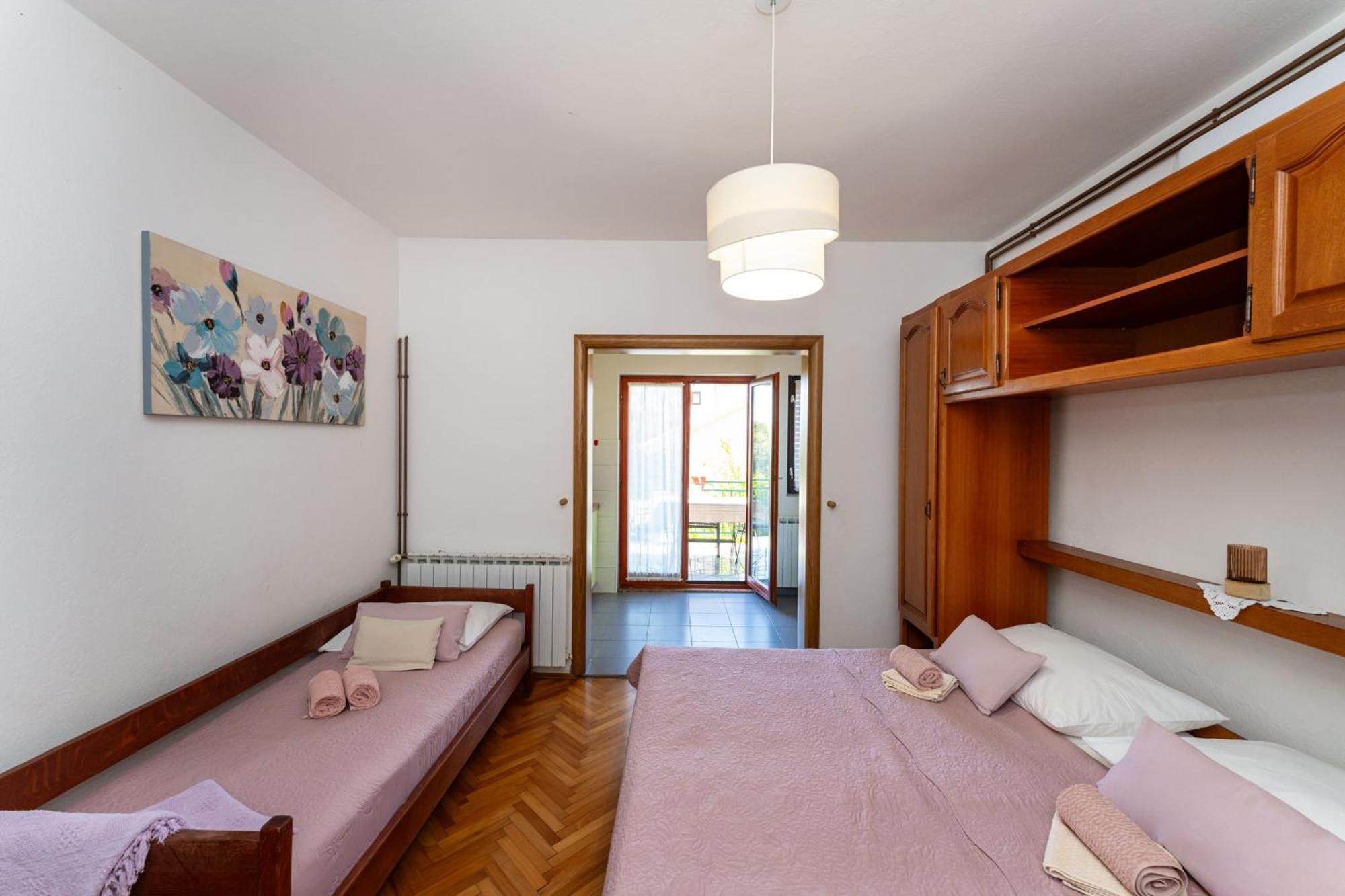 Apartments Adriana Starigrad Paklenica Bilik gambar