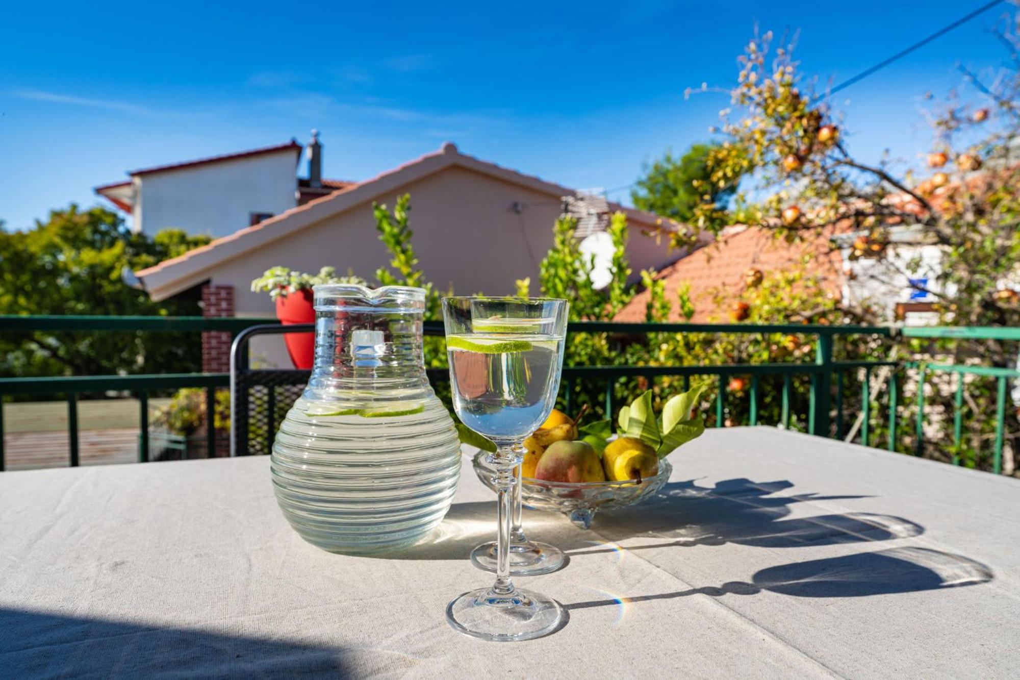Apartments Adriana Starigrad Paklenica Bilik gambar