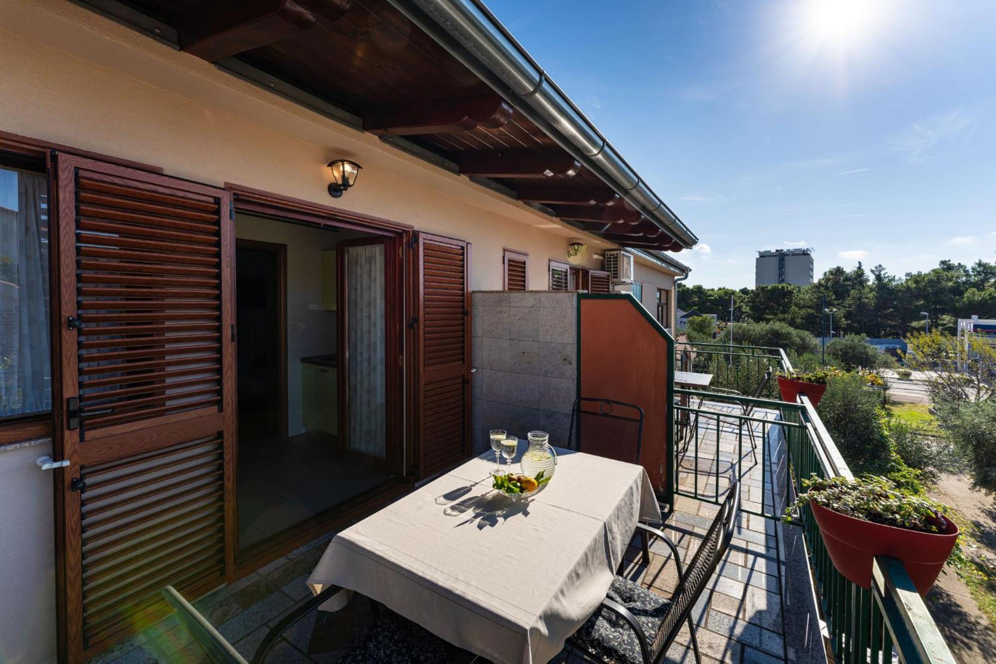 Apartments Adriana Starigrad Paklenica Bilik gambar