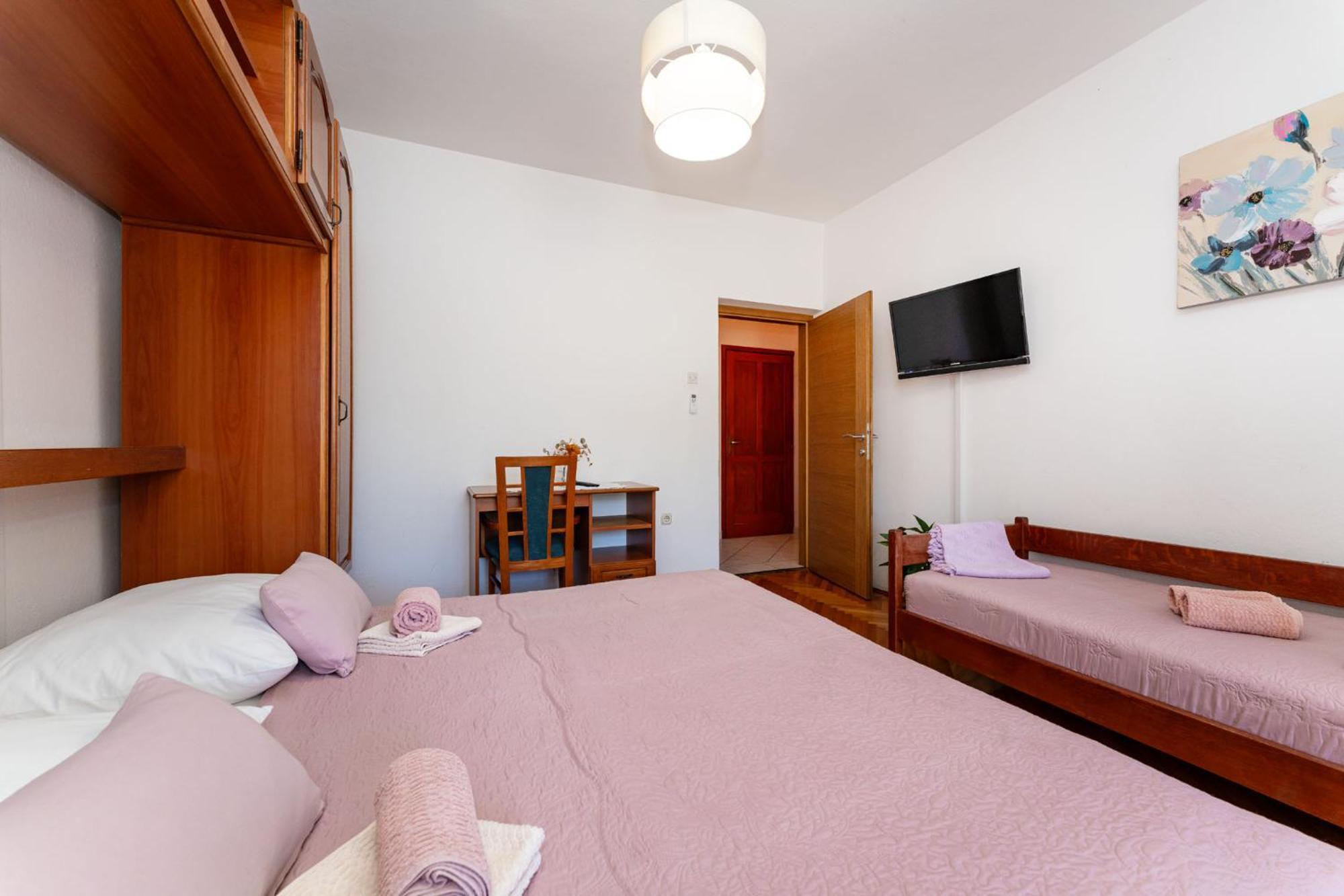 Apartments Adriana Starigrad Paklenica Bilik gambar